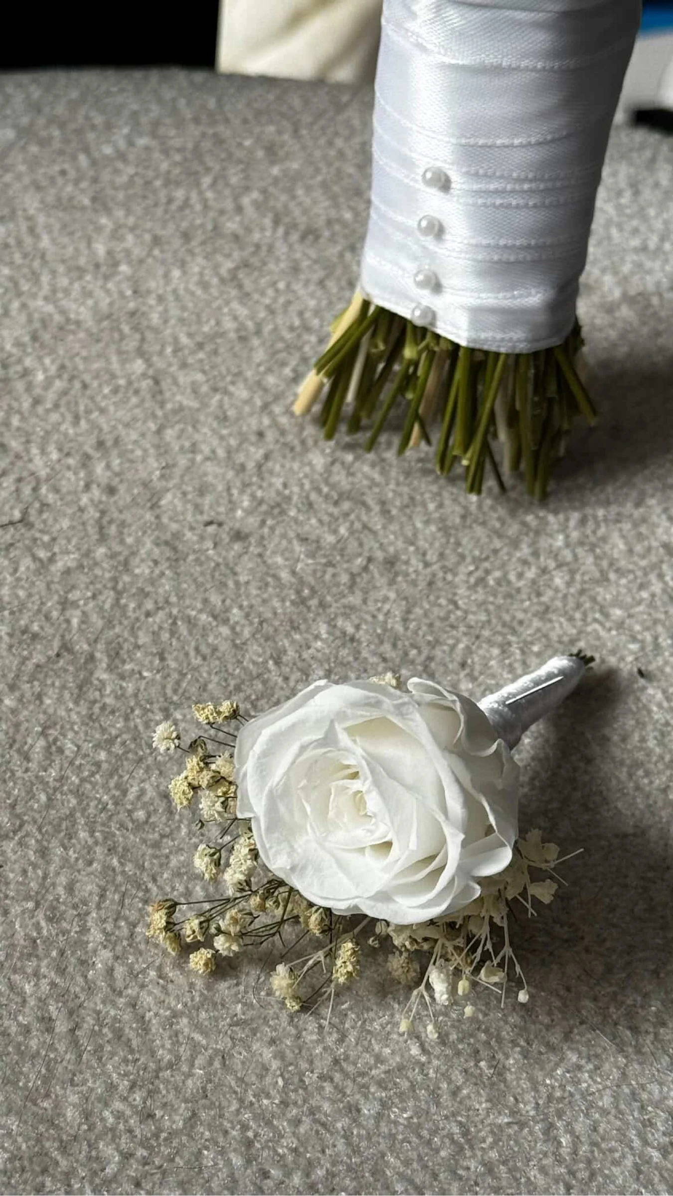 Wedding bouquet and groom's boutonniere – photo 4